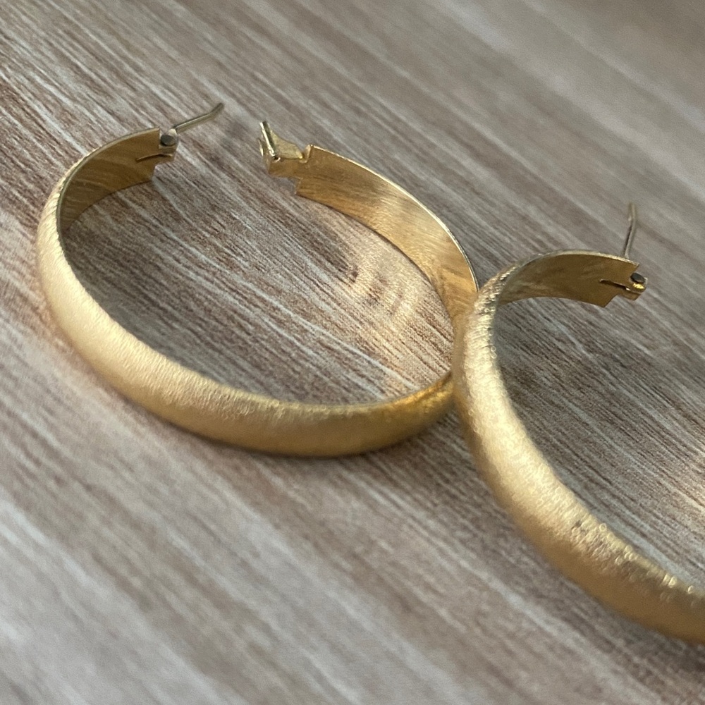 Monet Vintage Gold Toned Textured Hoop Earrings - Picture 4 of 6